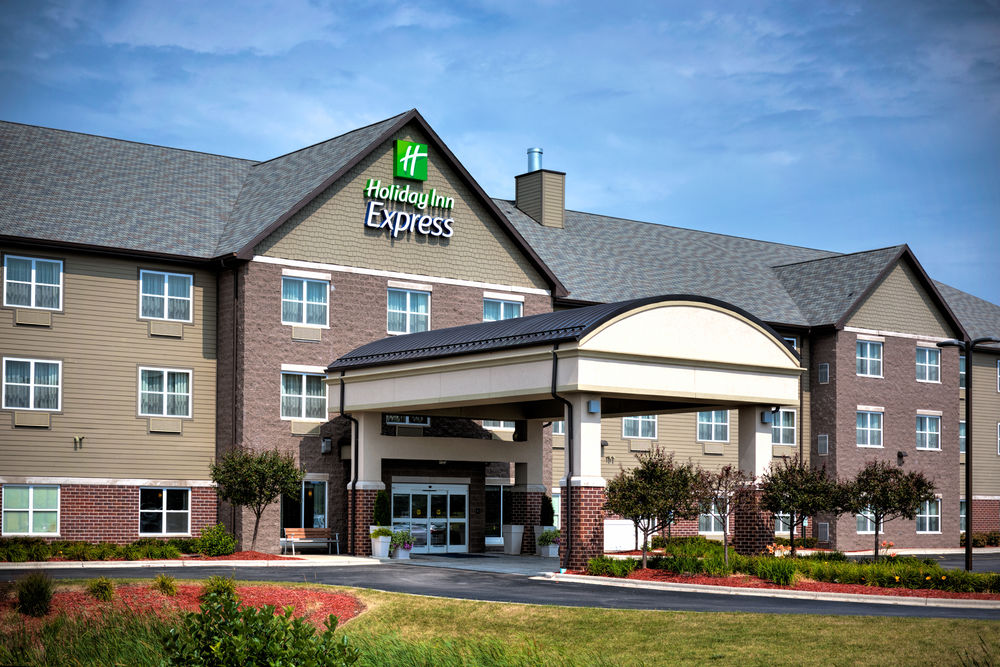 Holiday Inn Express & Suites - Green Bay East image 1
